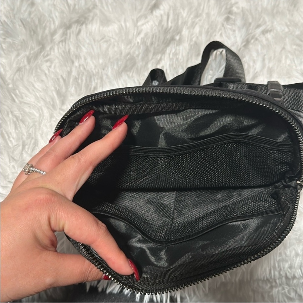 🆕 Basic Essentials everywhere belt bag 1L - Black - Picture 3 of 4